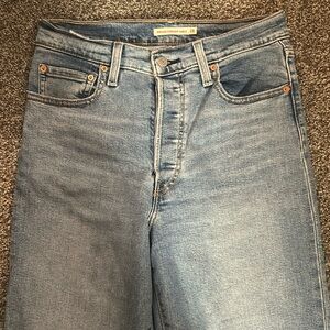 Levi’s Ribcage Straight Ankle Jeans